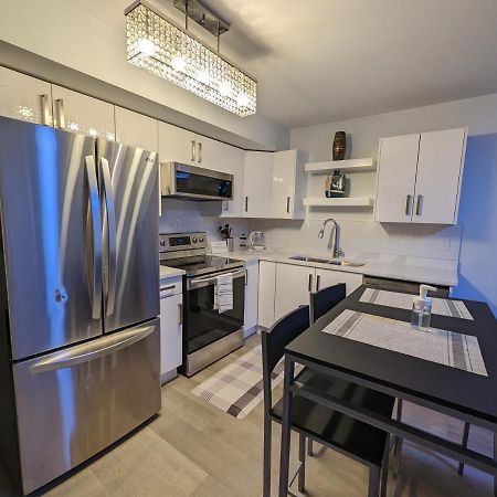 Modern & Luxurious Suites In Surrey Ngoại thất bức ảnh