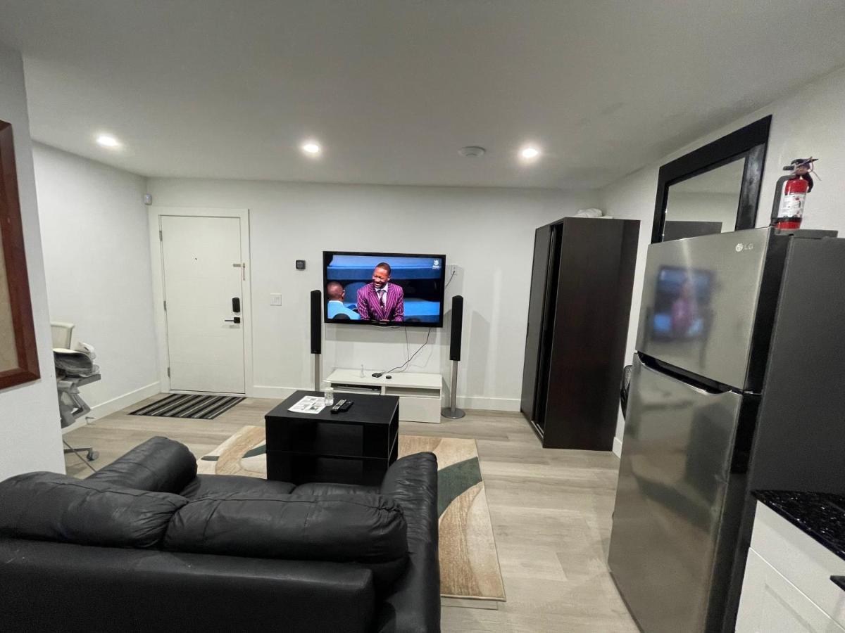 Modern & Luxurious Suites In Surrey Ngoại thất bức ảnh