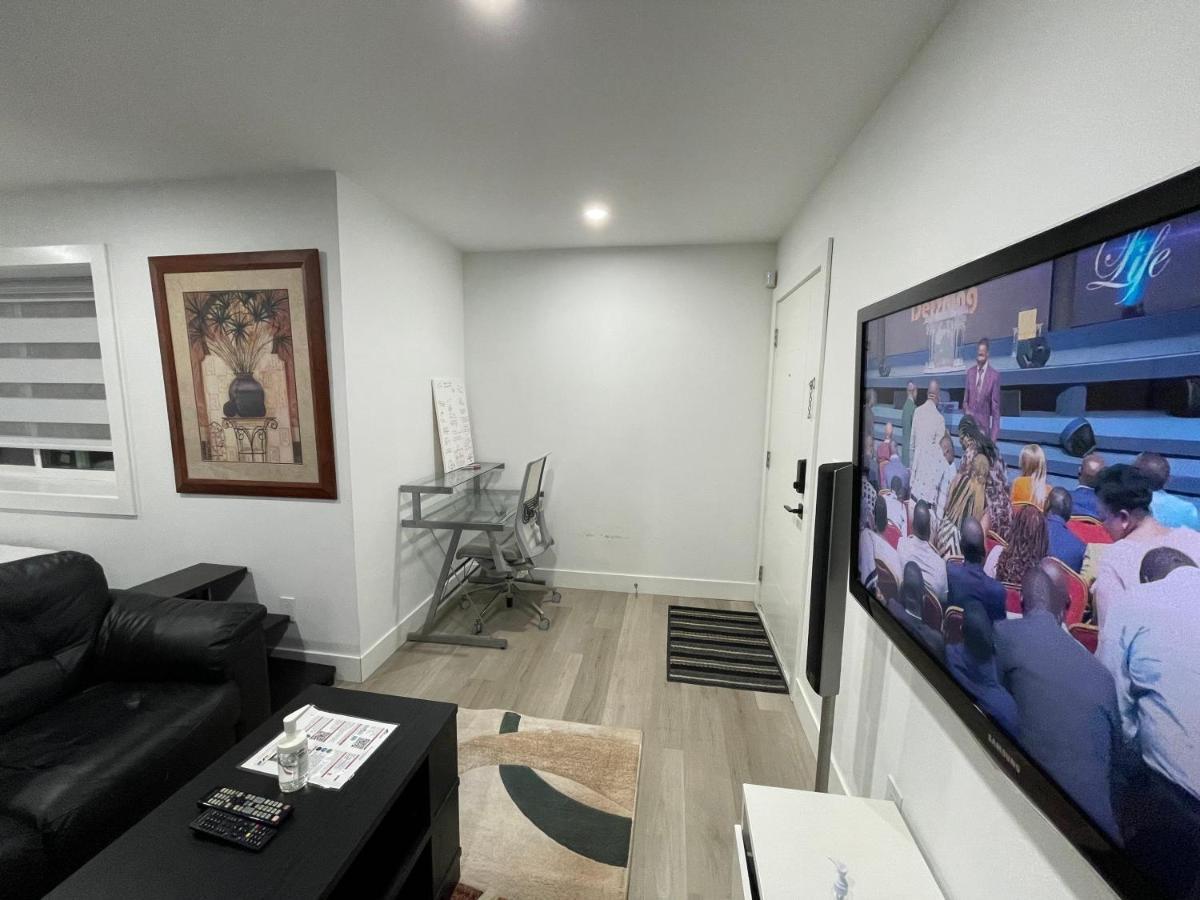 Modern & Luxurious Suites In Surrey Ngoại thất bức ảnh