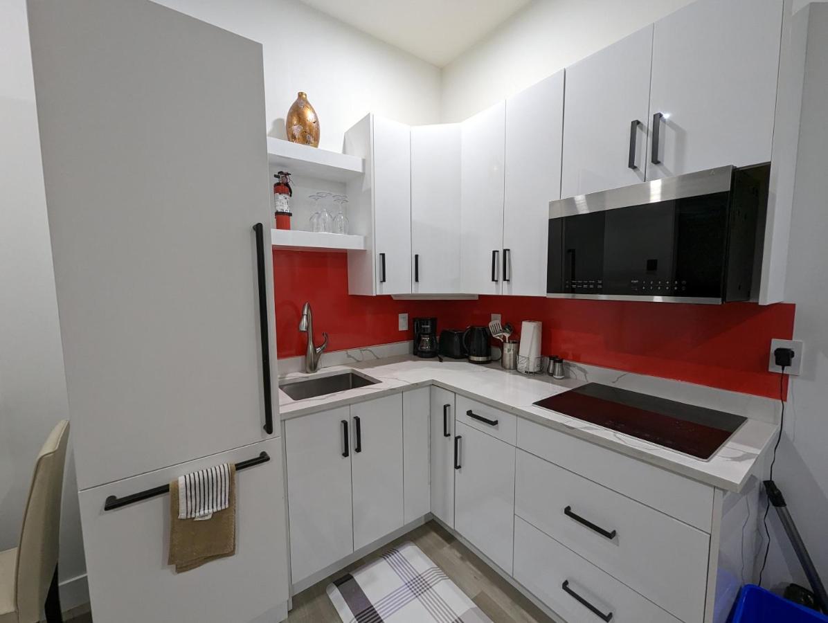 Modern & Luxurious Suites In Surrey Ngoại thất bức ảnh