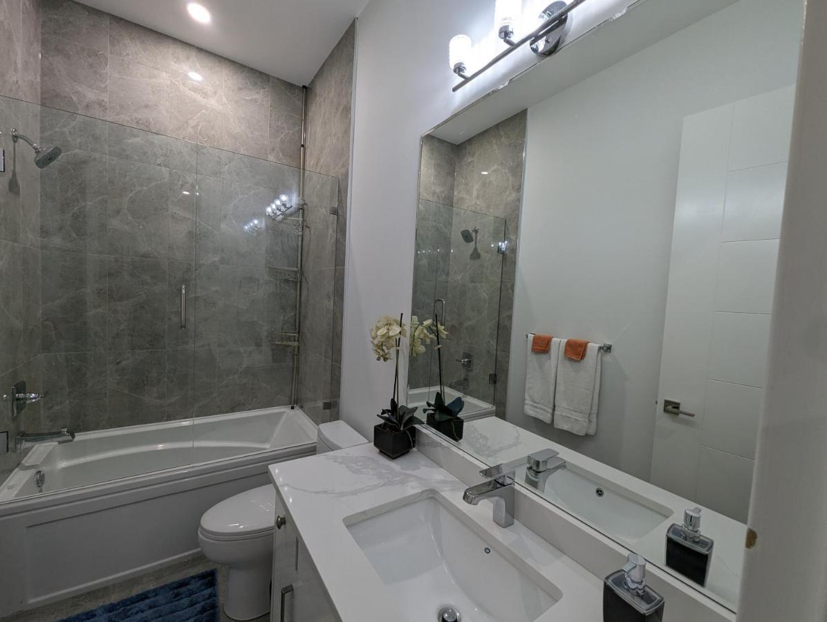 Modern & Luxurious Suites In Surrey Ngoại thất bức ảnh