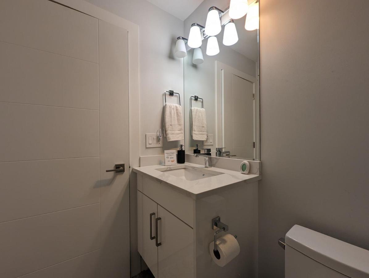 Modern & Luxurious Suites In Surrey Ngoại thất bức ảnh