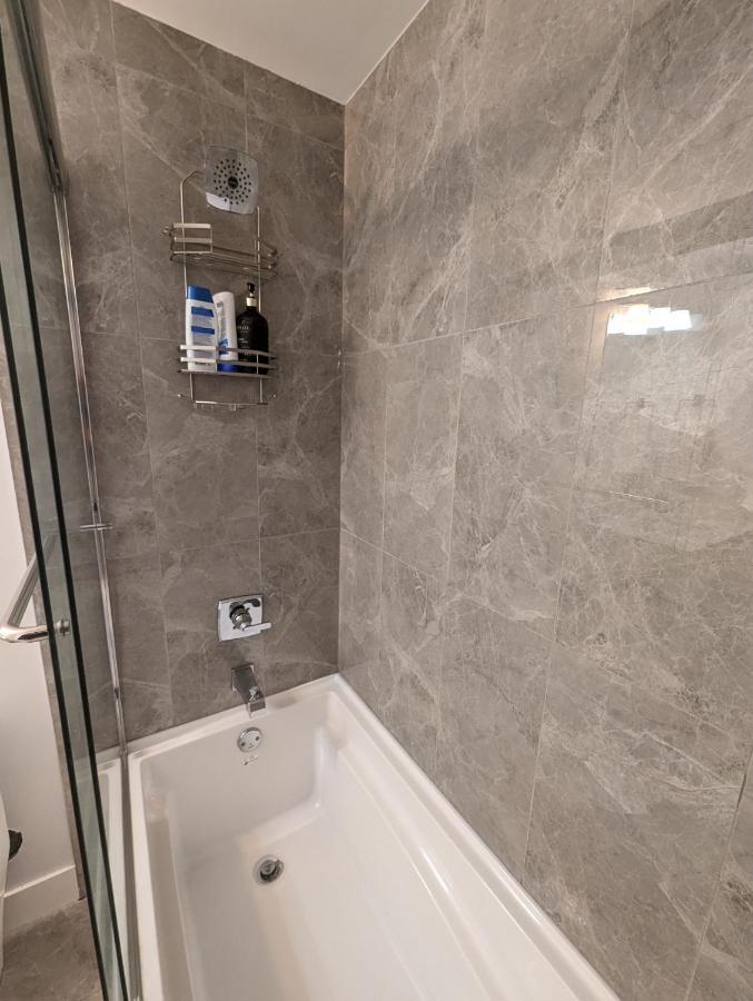 Modern & Luxurious Suites In Surrey Ngoại thất bức ảnh